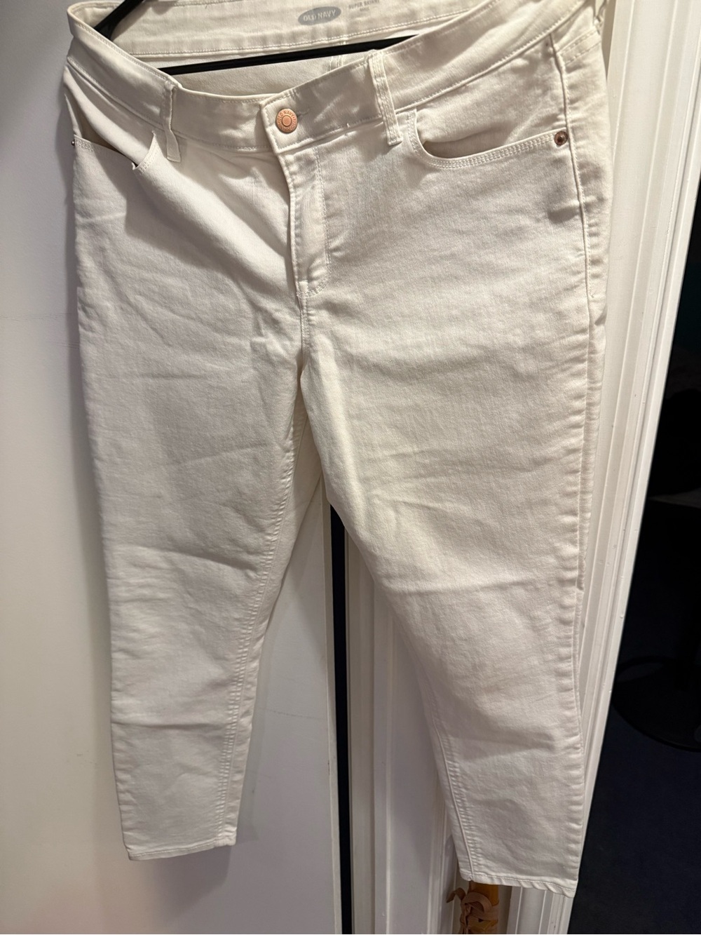 White cropped jeans